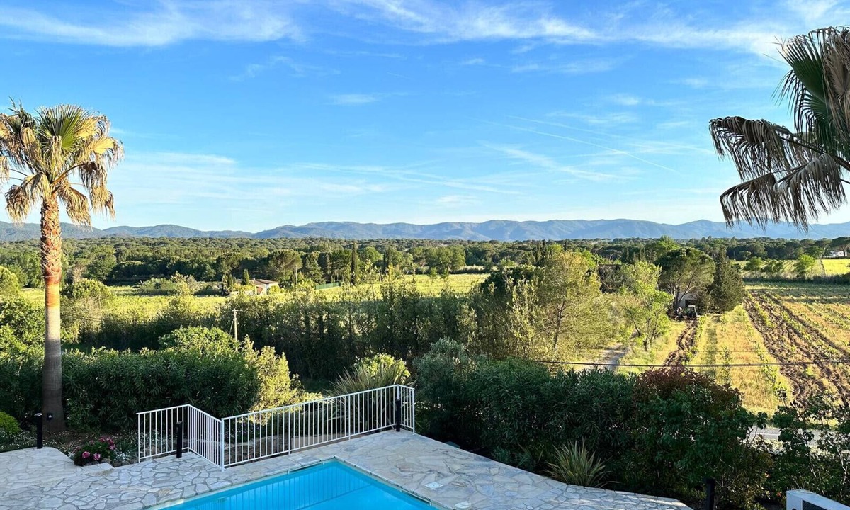 Vidauban House | La Colline des Maures, a typical Provençal holiday home with private swimming pool for 12 people