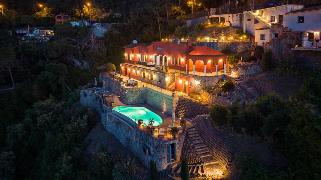 Theoule-Superieur Apartment | La Coraillère Waterfront Villa with Private Pool and Sea Access
