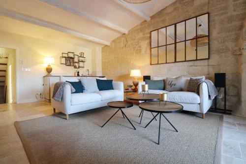 Uzes Apartment | La Grande Bourgade-Authentique Maison en Pierre avec Terrasse Climatisation au Cœur d'Uzès