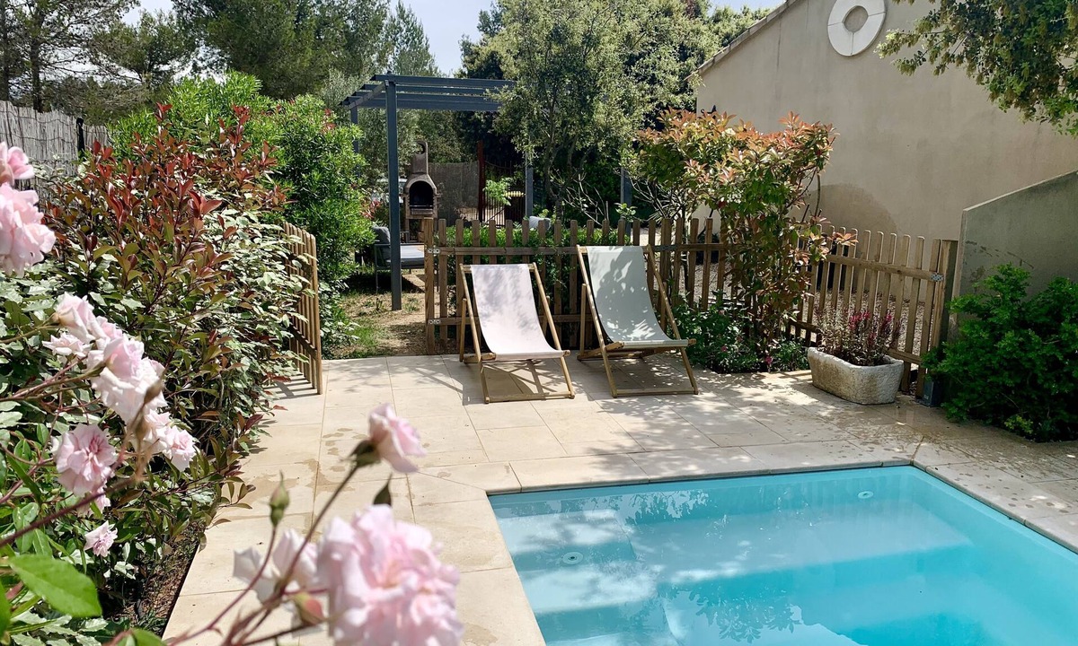 Eygalieres House | La Pomme de Pin:Charming house with heated pool at the foot of the Alpilles mountains