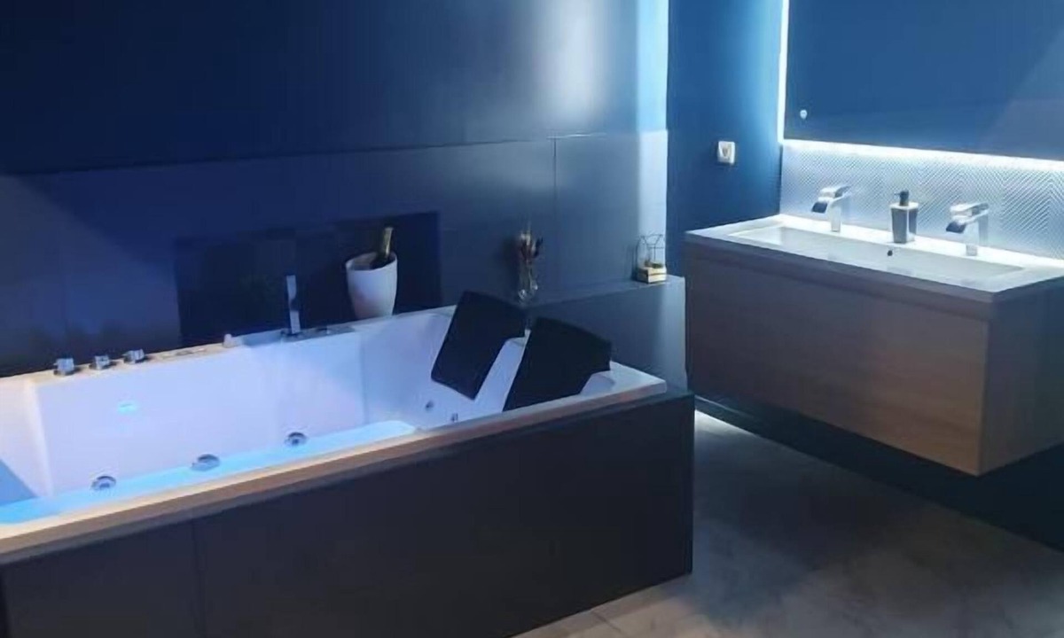 Tavernes Apartment | La Suite - Loft Spa - Love room in green Provence