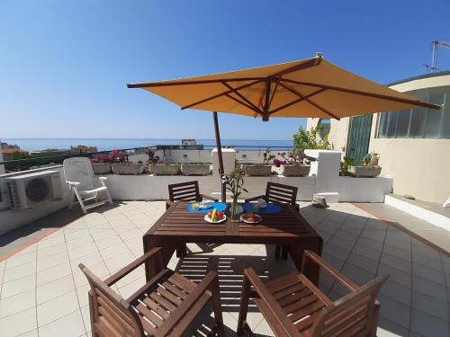 Cavi Apartment | La terrazza tra il Mare e gli Ulivi by Holiday World