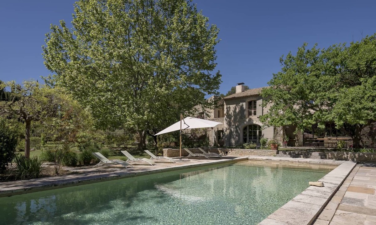Lambesc House | Lambesc – A stone-built property with a swimming pool and a jacuzzi – Sleeps 14
