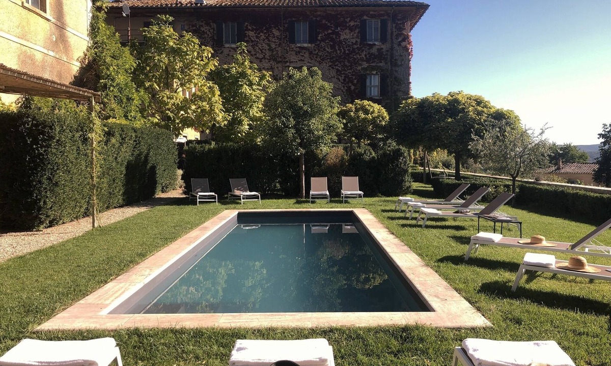 Lilliano Villa | Large beautiful villa in Tuscan Hills of Chianti, Stunning gardens w large pool