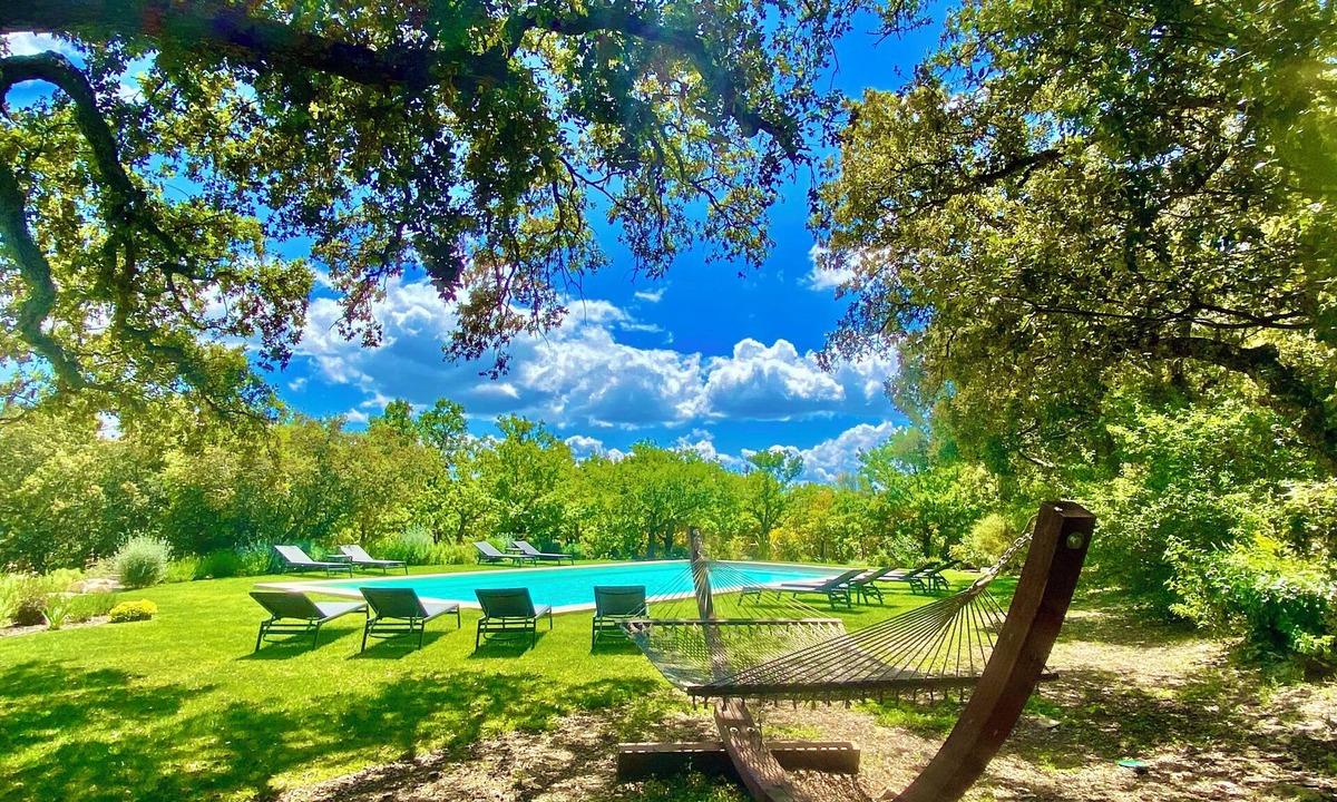 Bonnieux Other | Large farmhouse in Bonnieux, with a fenced-in pool and air conditioning