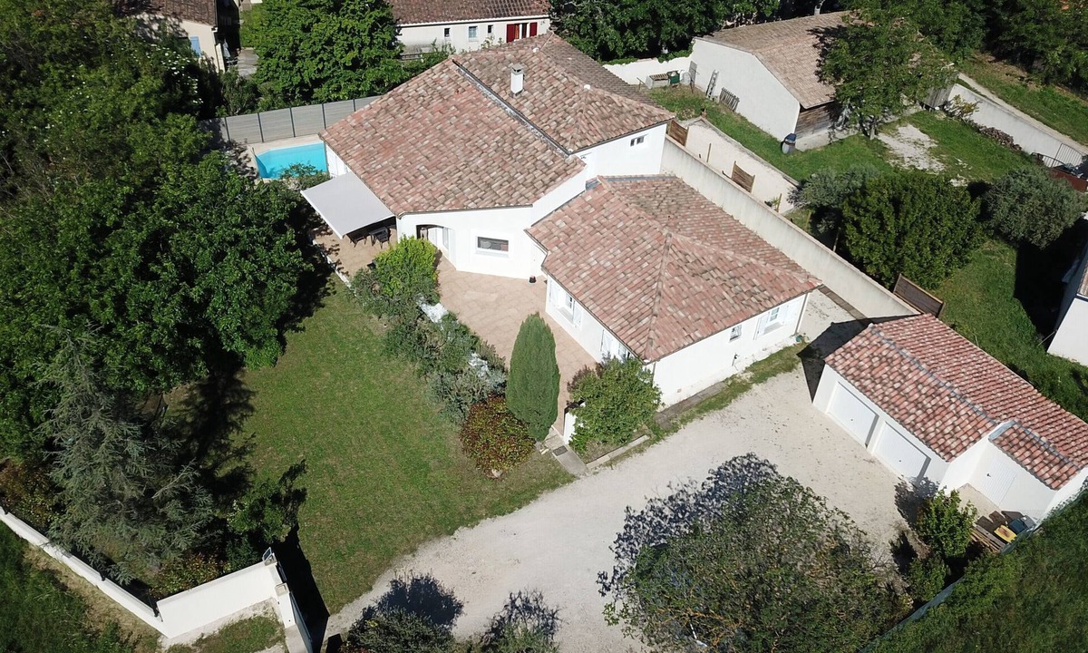 Pujaut House | Large Provencal house