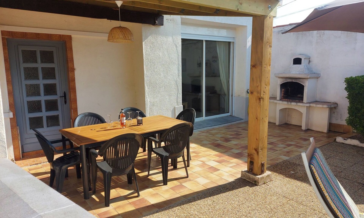 Agde Apartment | Large, spacious ground floor apartment with private terrace and garden area