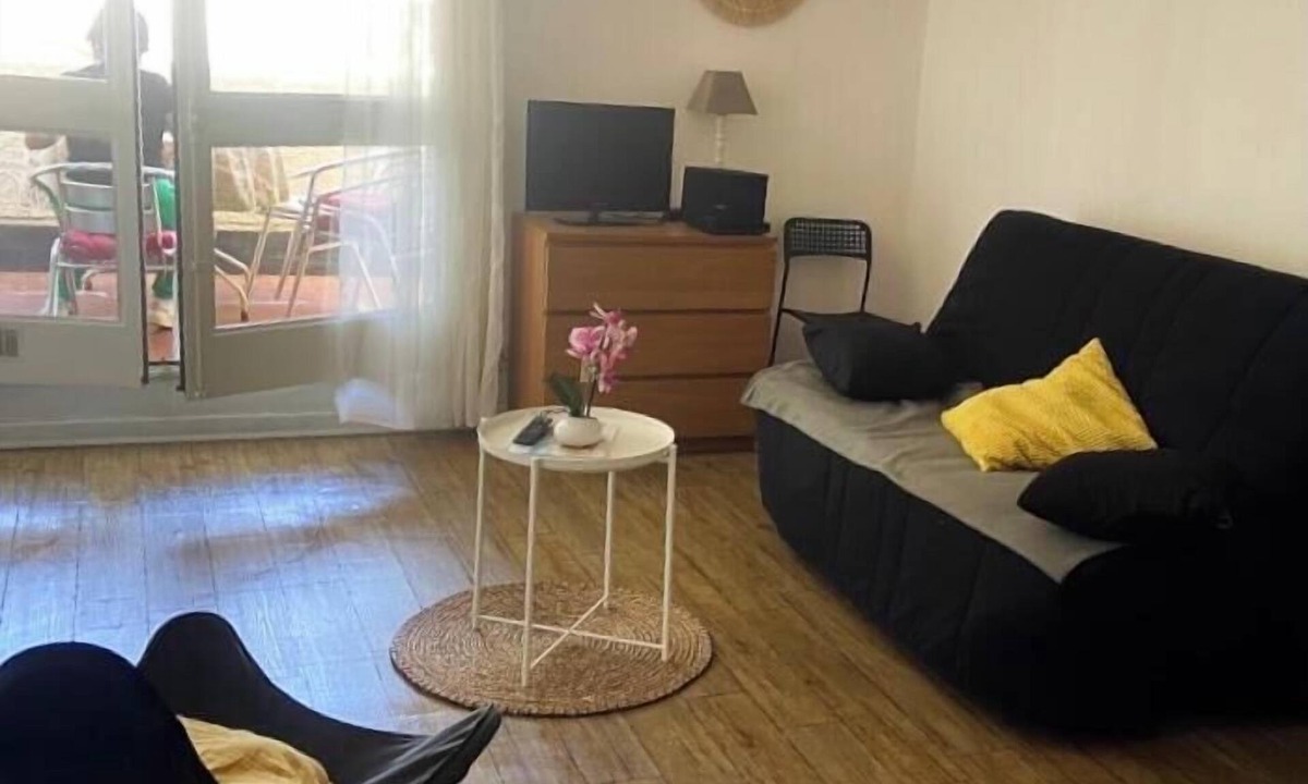 Sausset-les-Pins House | Large studio with terrace and enclosed parking lot with 160 cm bed