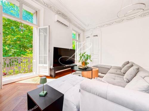 Carnot Apartment | Le Bourgeois Spacious 3 Bedroom Apartment