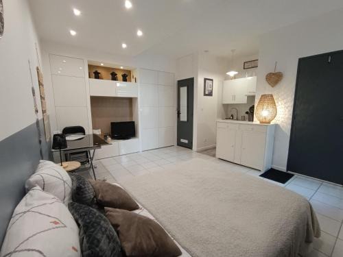 Marseillan Apartment | Le Colonel, Studio au Cœur du village en rez-de-chaussée d'une ancienne maison