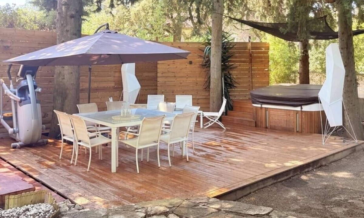 Cite Gely Villa | Le Jardin des Poetes Villa de Charme Avec spa Exterieur en Centre Ville