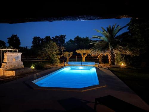 Chateaurenard Bed & Breakfast | Le Mas des Fontaines -Piscine proche Avignon et Saint Rémy de Provence
