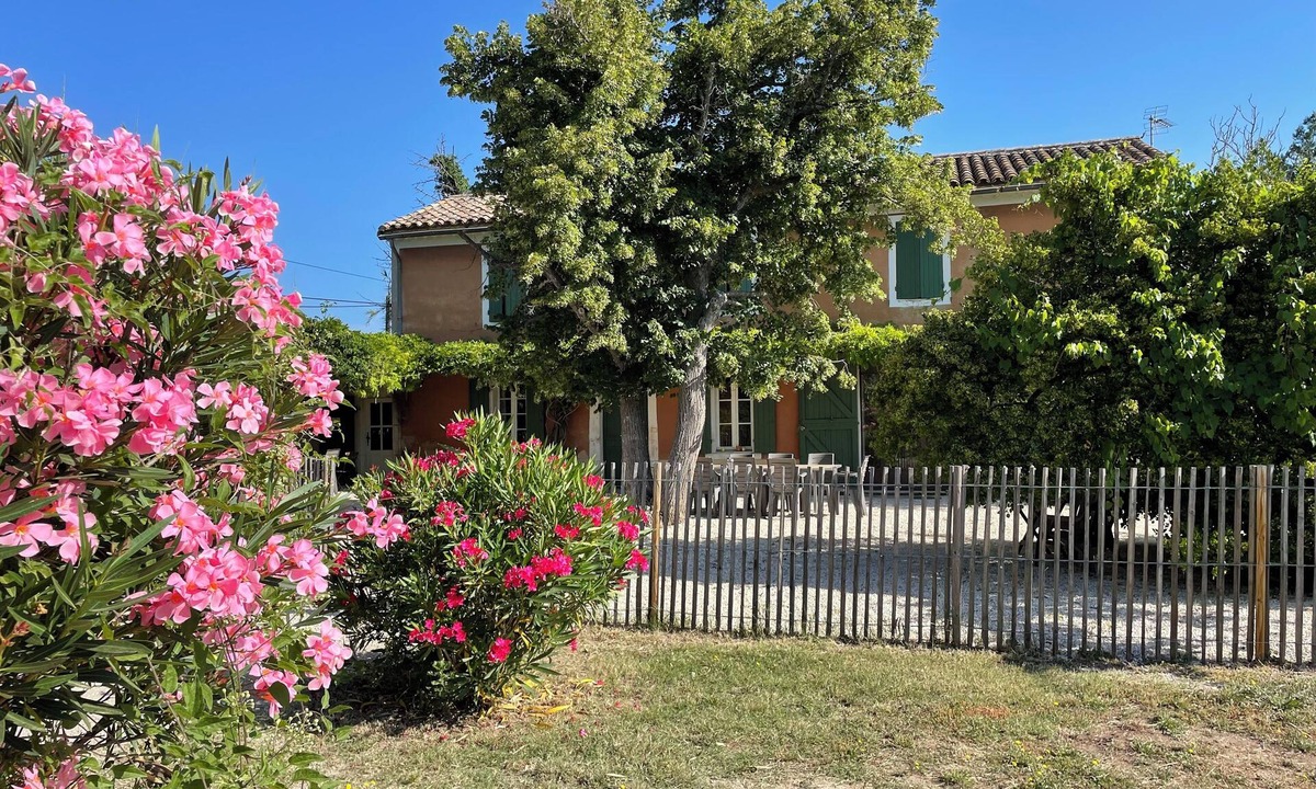 Eygalieres House | Le mas du jardin old farmhouse with modern comforts swimming pool large garden