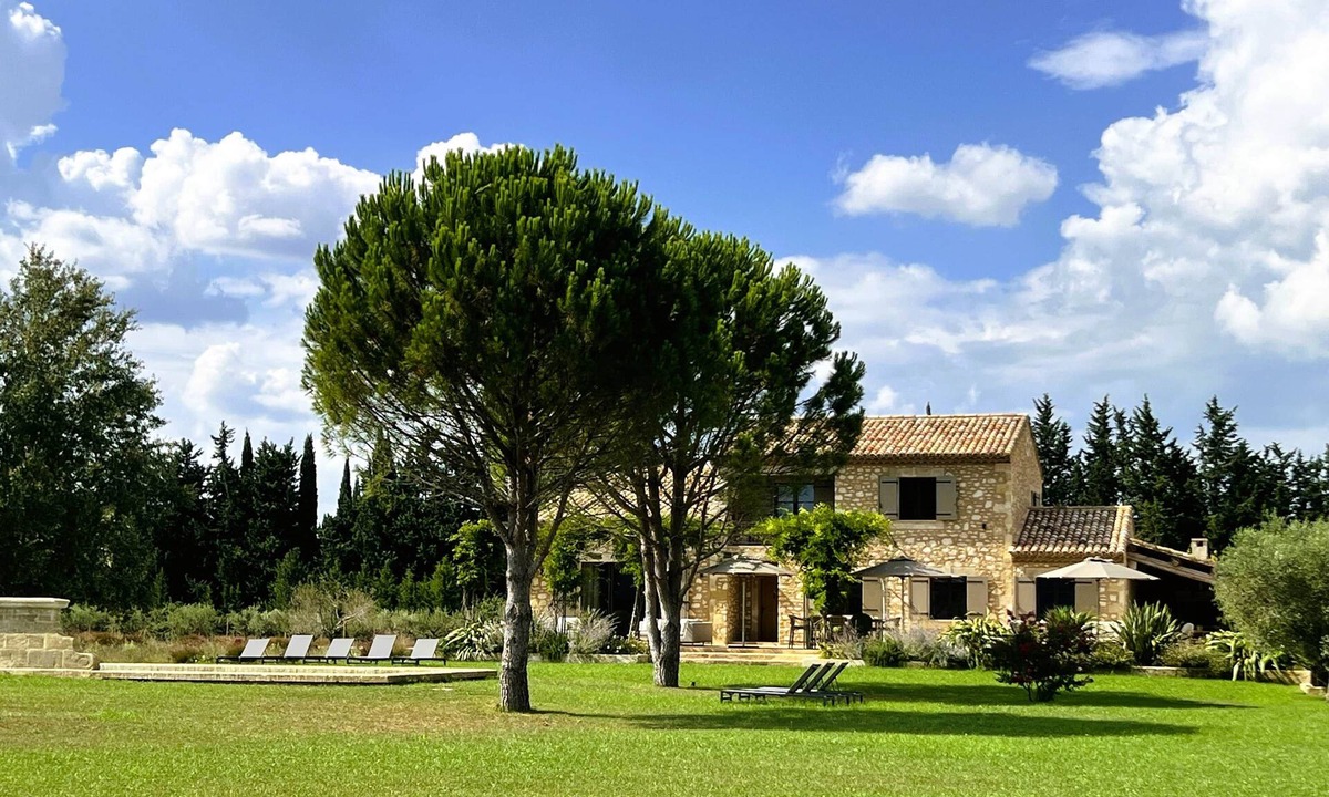 Maillane House | Le Mas Joncas, tennis court, swimming pool, beautiful view