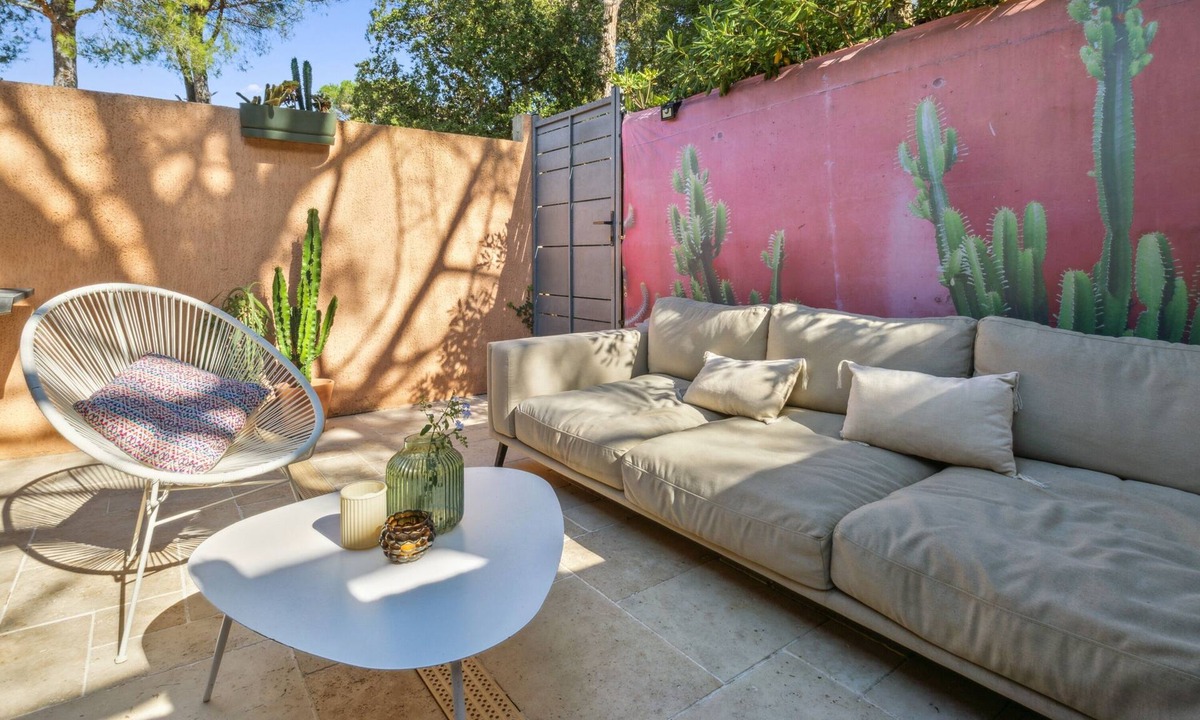Cogolin House | Le Mazet aux Cactus - Maison avec piscine partagée