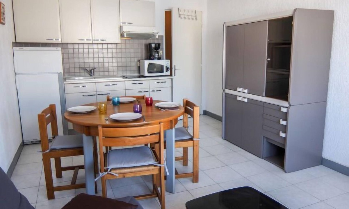 Saint-Cyprien Plage Apartment | Le Miramar by Interhome