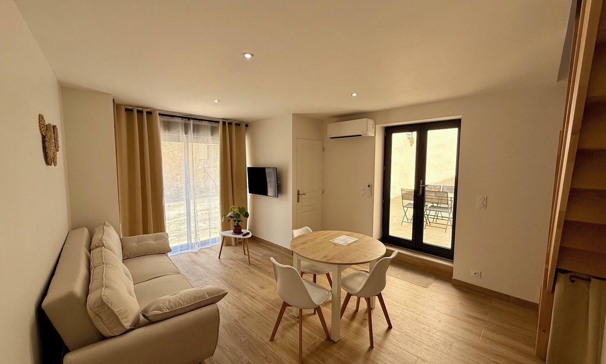 Pailhes House | Le Patio, 10 minutes from Béziers and 20 minutes from Pézenas