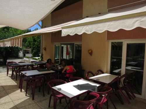 Saint-Julien-du-Verdon Hotel | Le Pidanoux