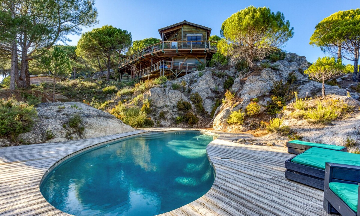 Moureze Bed & Breakfast | Le Sabel - Blue Room B&B with Mountain View and Shared Pool