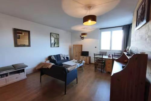 Le Super-Sauze Apartment | Le Sauze Bright 60m Flat near Slopes