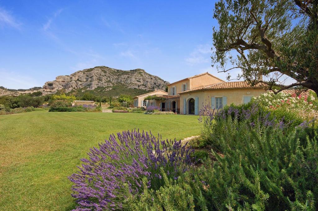 Les Baux-de-Provence Villa | Les Baux de Provence Villa Sleeps 12 Pool
