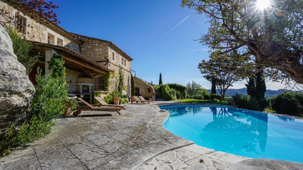 Les Baux-de-Provence Villa | Les Baux de Provence Villa Sleeps 6 Pool WiFi