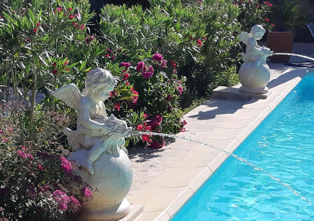 Belcodene Bed & Breakfast | Les Chambres Manon en Provence - Piscine, Spa, Tennis