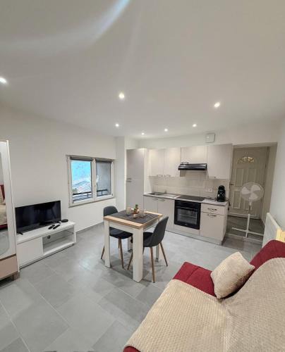 Saint-Maximin-la-Sainte-Baume Apartment | Les Studios du General Olive