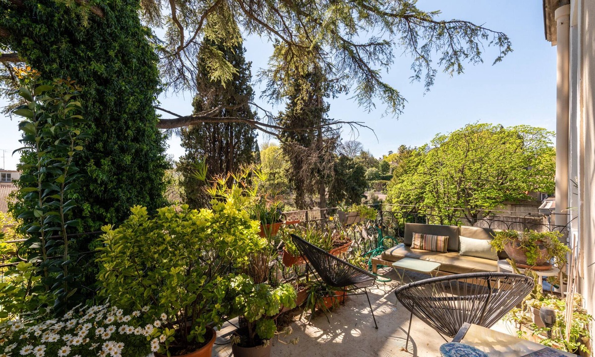 Les Arceaux Apartment | Les Jardins des Arceaux - First Concierge Service
