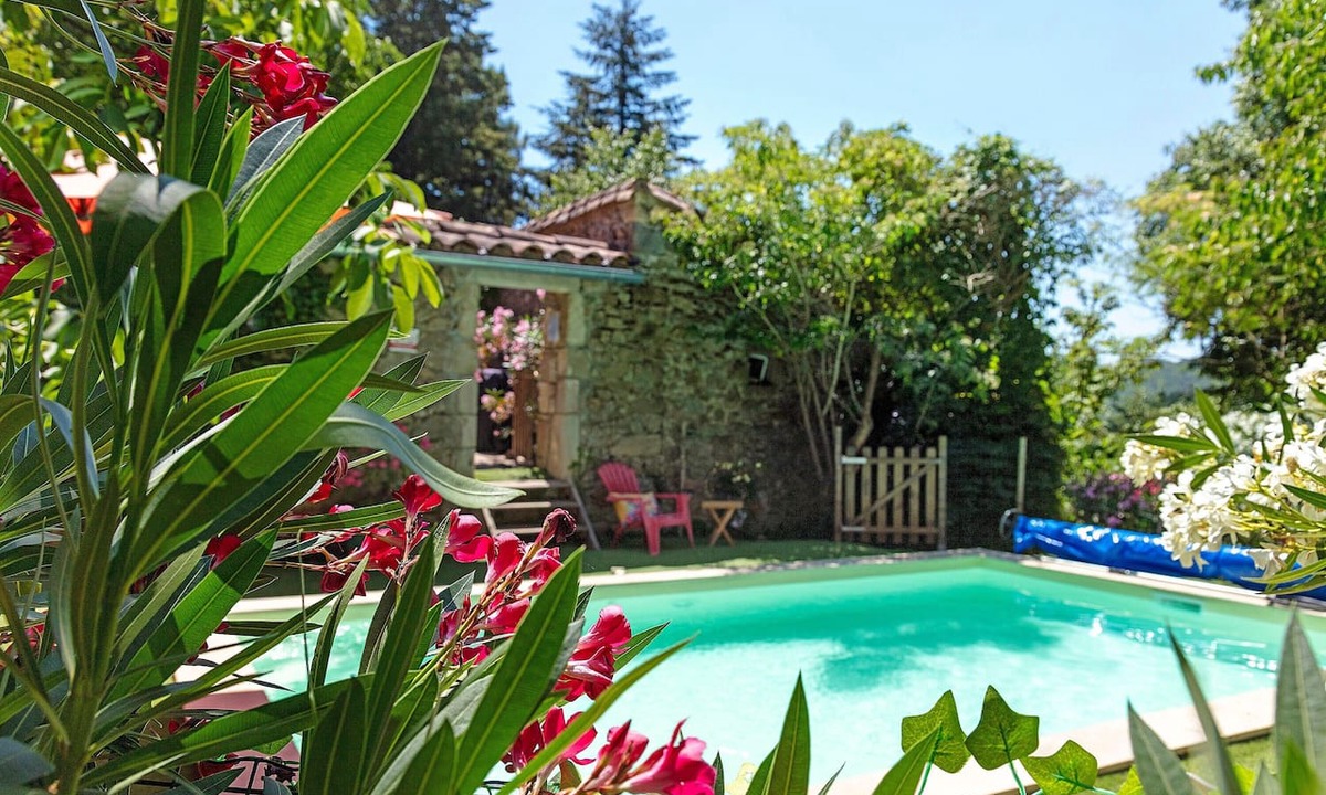 Saint-Jean-du-Gard Apartment | “Les Mimosas Gite Du Mas Haut” Apartment with Mountain View, Wi-Fi, and Air Conditioning