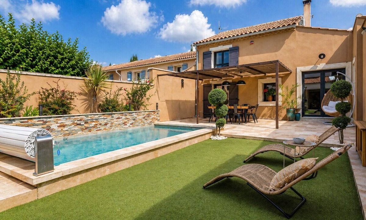 Paluds de Noves House | Les Murmures, an ideal holiday home for 6 people, with private heated pool, in the heart of Provence.
