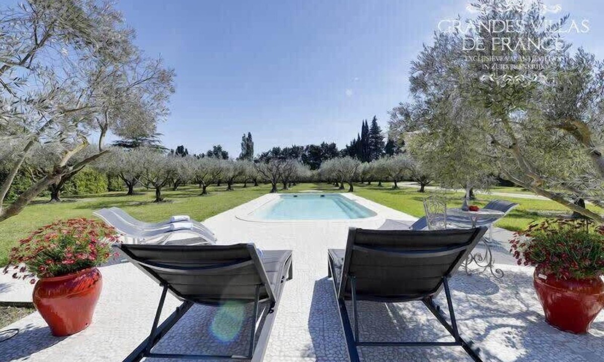 Tarascon Villa | Les Oliviers Summary: