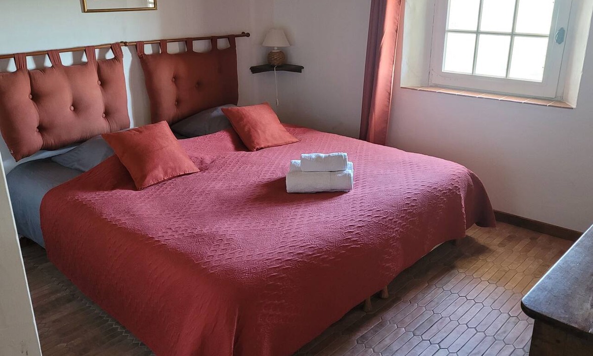 Bargeme Bed & Breakfast | "Les Roses Trémières" Bed and Breakfast in Bargème