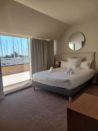 Port-Saint-Louis-du-Rhone Hotel | Les Trois Voiles