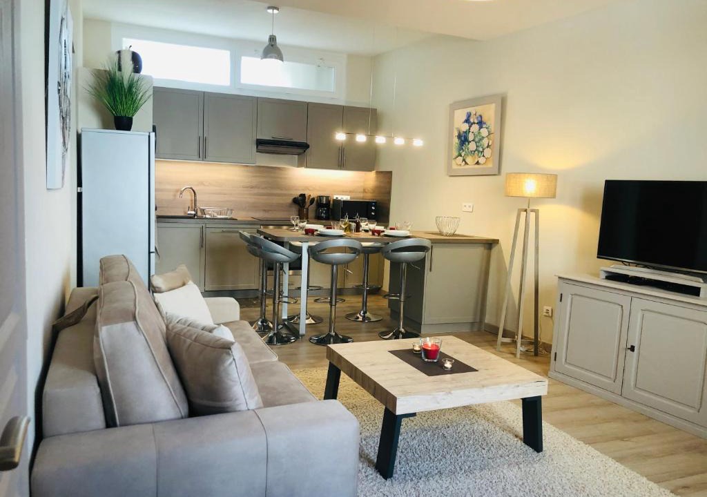Cavaillon Apartment | Les volets rouges