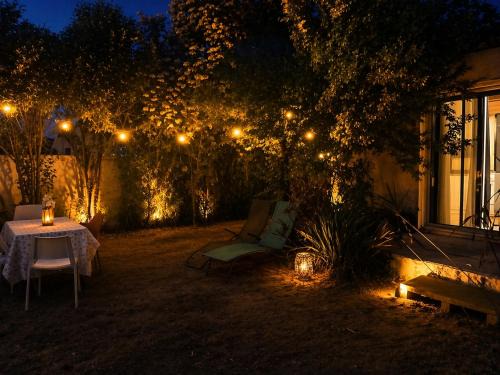 Lunel House | loft, air conditioning, garden, optional jacuzzi, barbecue