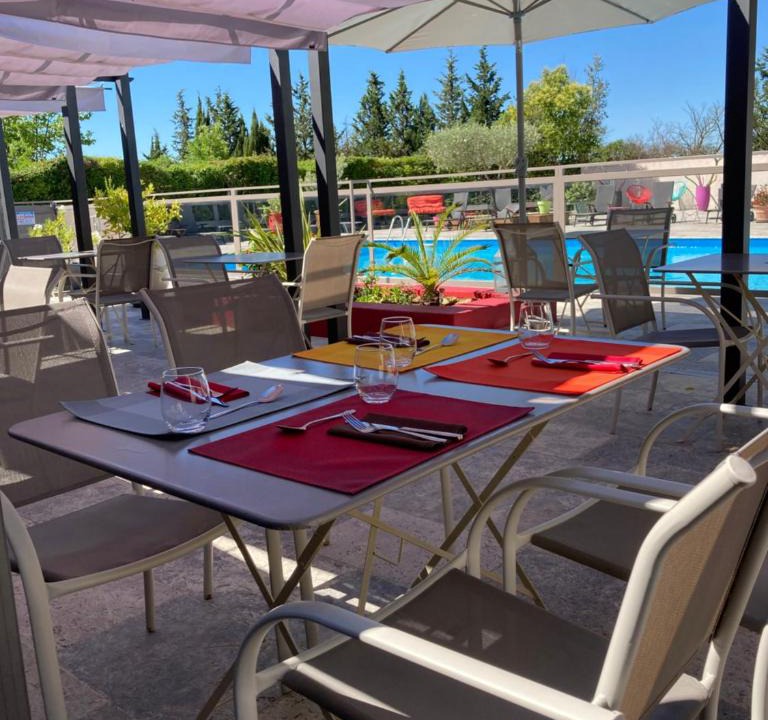 Caissargues Hotel | Logis Hôtel Restaurant Les Aubuns