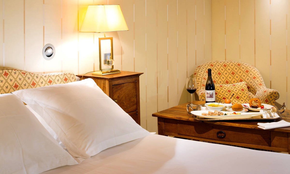 Corps Hotel | Logis Hotel De La Poste