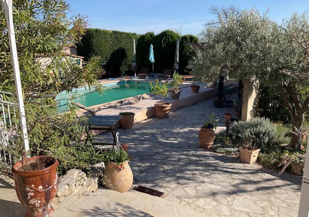 Cabrieres-dʼAigues House | Lou Jasset