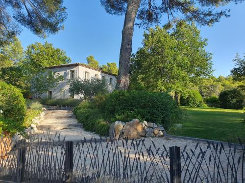 Est House | Lou Pantai, House, 5 bedrooms, 8 people, AC, Pool, Large garden,4km from AIX EN PROVENCE