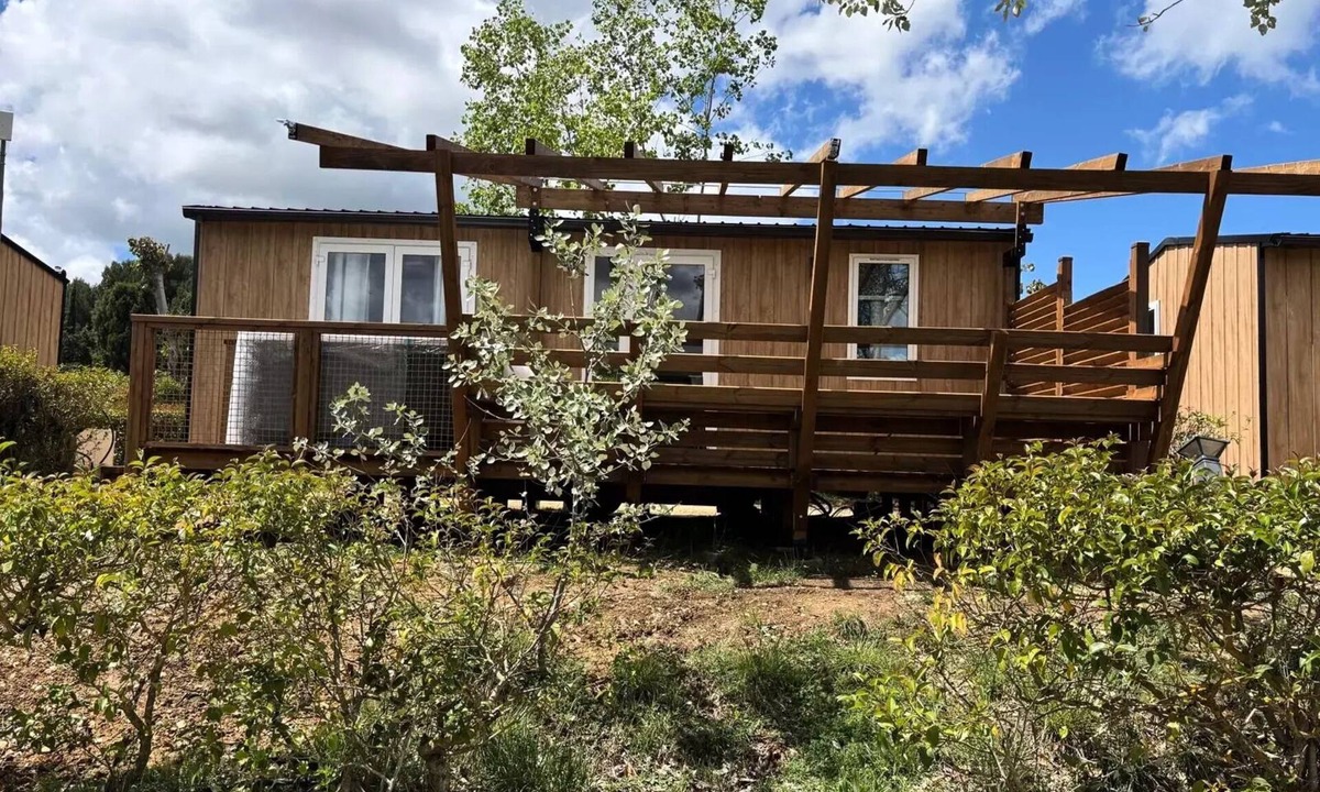 Cabrieres-dʼAigues House | Lourmarin Mobile Home with Jacuzzi - 32 m² - 2 bedrooms, sleeps 4