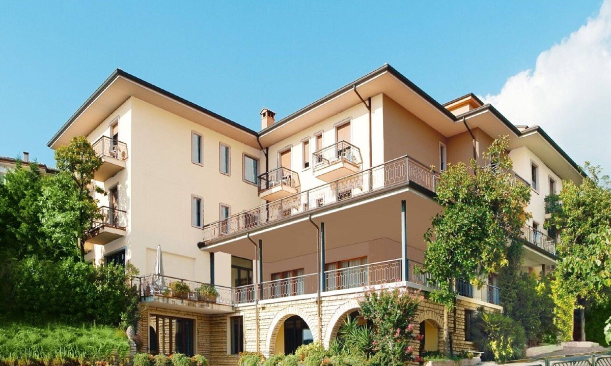Costermano Apartment | Lovely apartment for 4 people with WIFI, A/C, pool, TV and patio