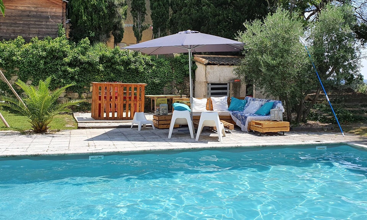 Salon-de-Provence Villa | Lovely spacious contemporary villa in Provence
