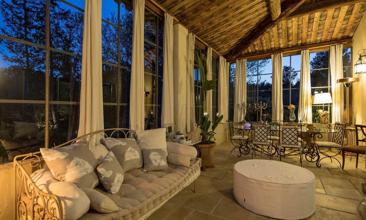 Maillane Villa | Luxury Villa 4 BEDROOMS 8 pax HEATED POOL /AC Walk to SHOPS