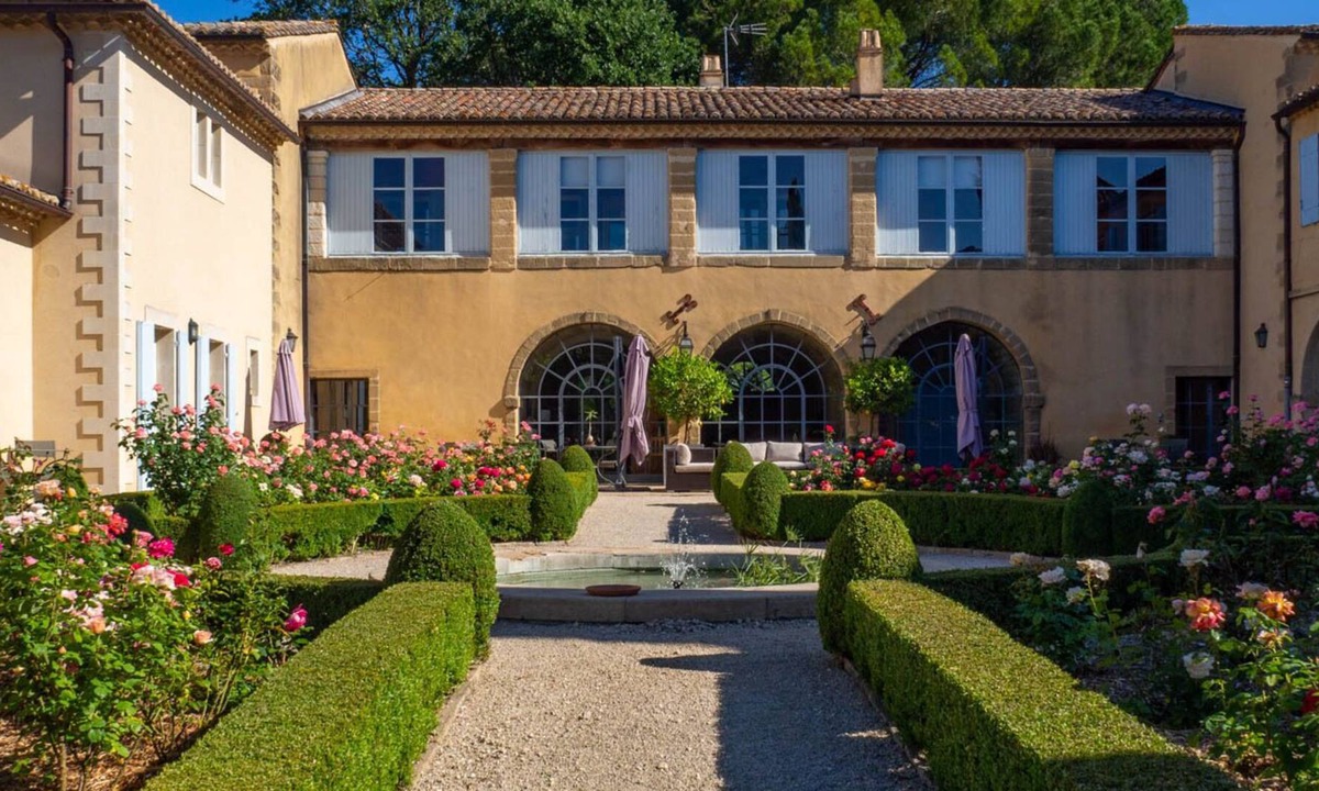 Montaren-et-Saint-Mediers Villa | Luxury Villa with Heated Pool, Yoga, Air-Conditioning, Uzes Provence