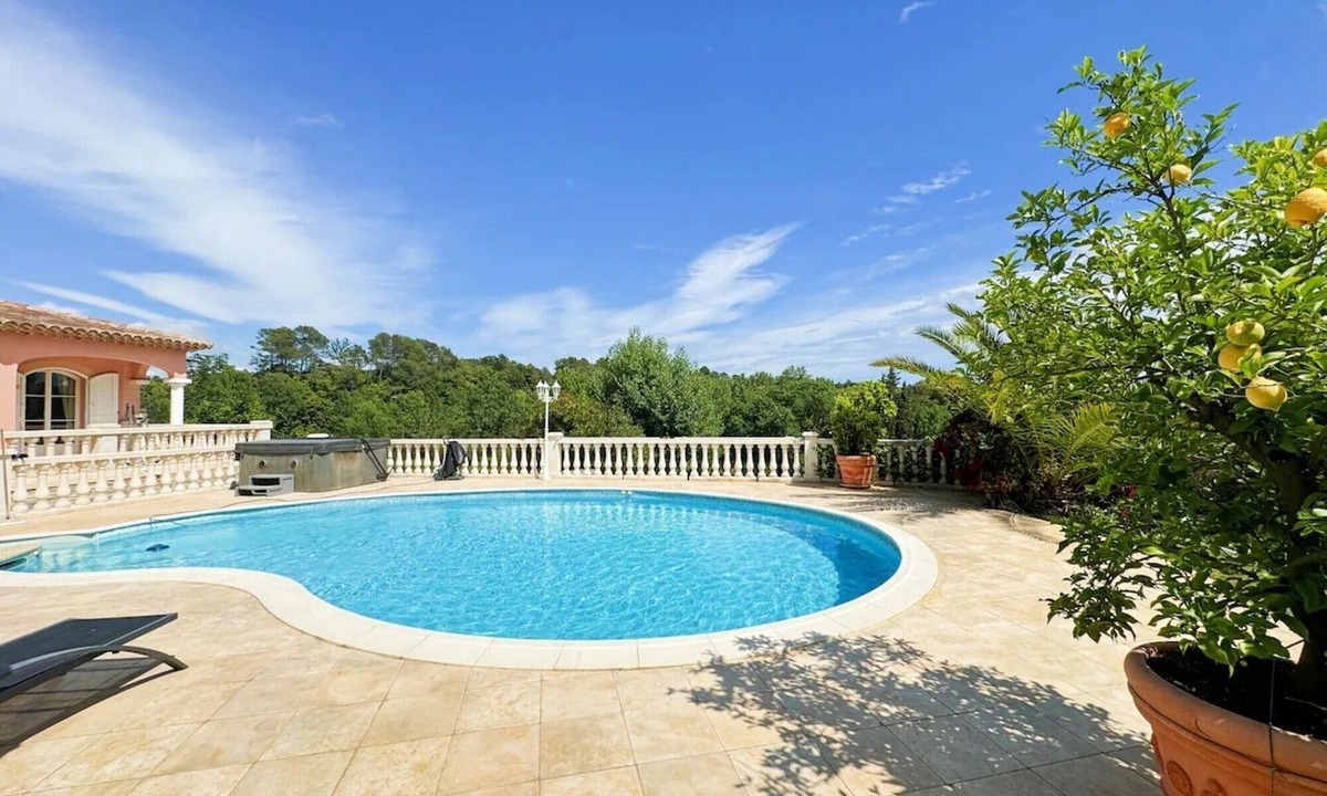 Montauroux Villa | Luxury Villa with Spa, Sauna, and Billiards Table