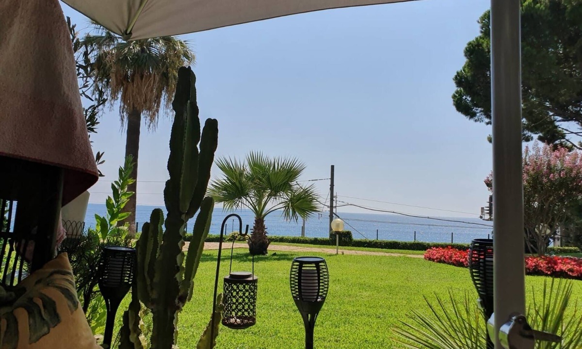 Cannes La Bocca House | Magnificent luxury duplex with seafront terrace