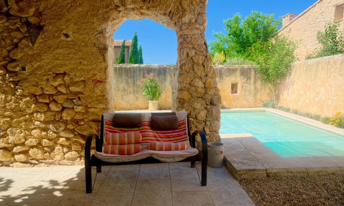 Rustrel House | Magnificent Provencal farmhouse for 10 people with swimming pool