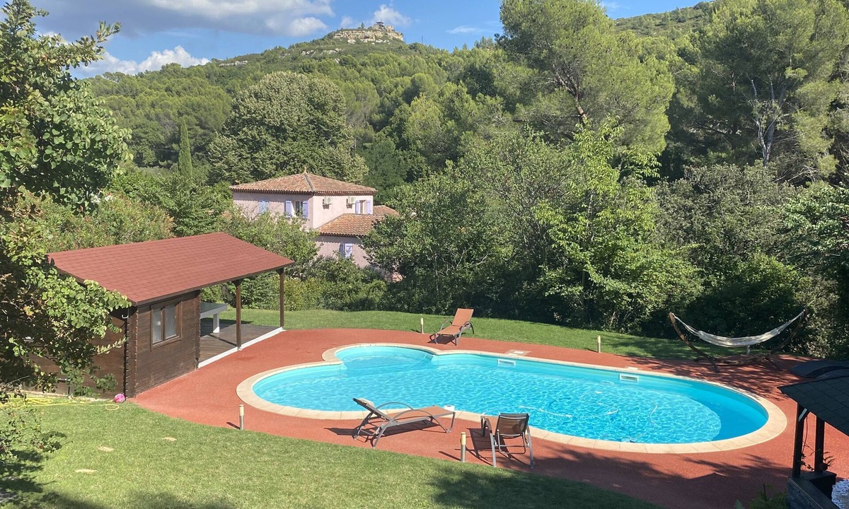 Salon-de-Provence Villa | Magnificent villa for 12 with pool and jacuzzi in Provence