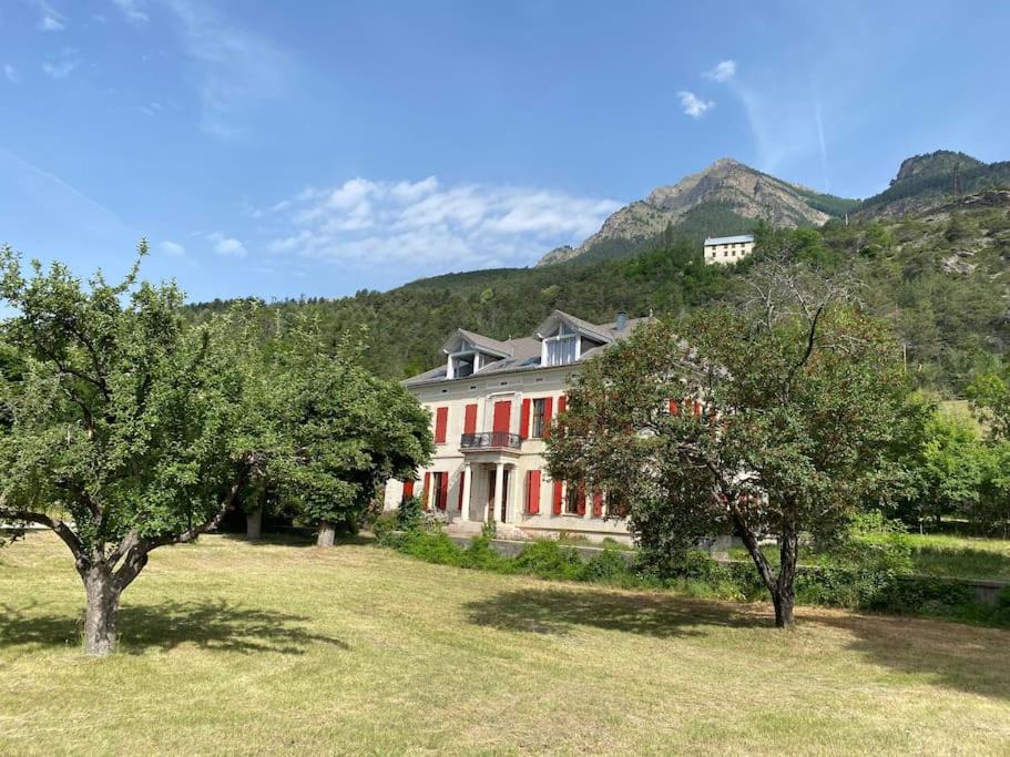 Jausiers Apartment | Magnifique appartement 6 couchages dans villa historique